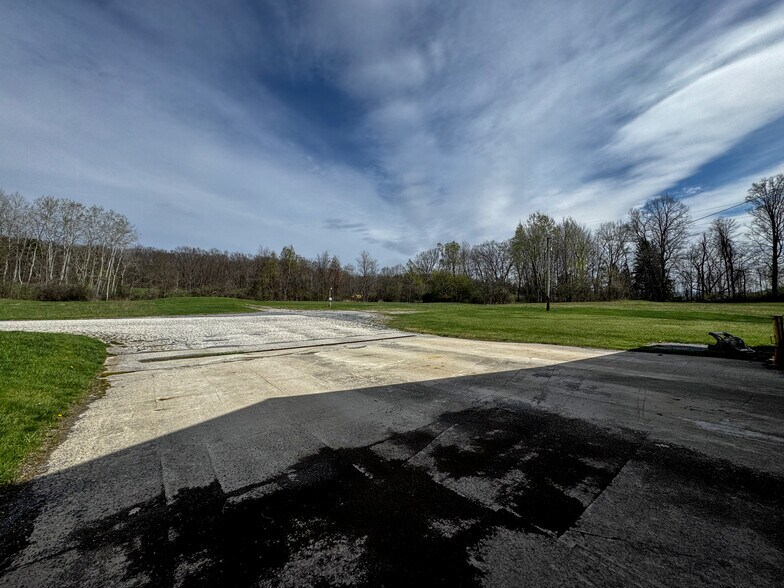 More Photos Of 33 Transport Dr, Bennington Freestanding For Sale