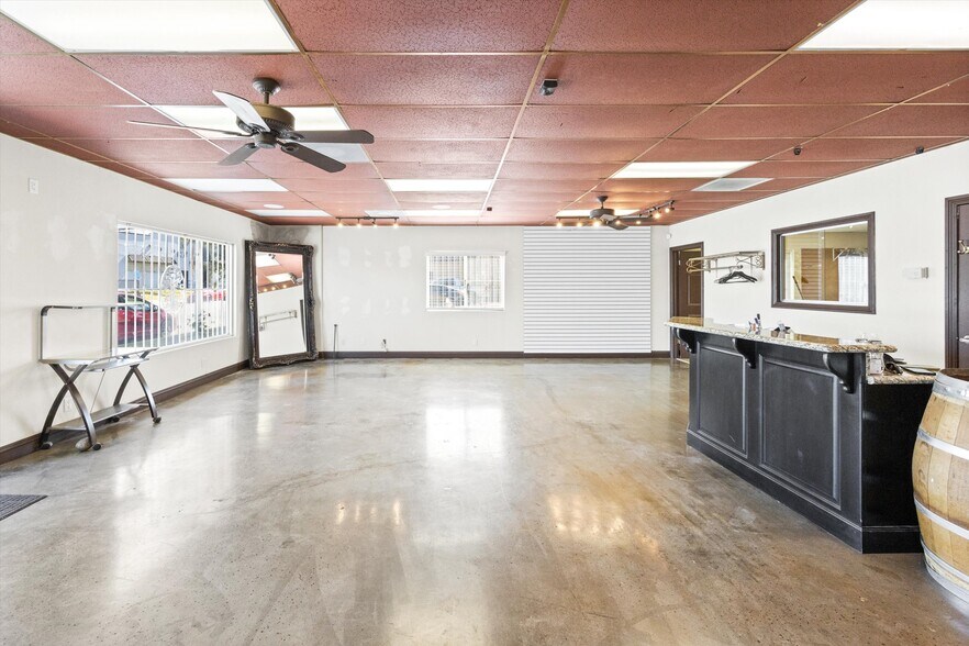 More Photos Of 205 E 18th St, Bakersfield Manufacturing For Sale