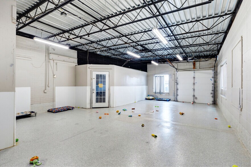 More Photos Of 5918 Broadmoor St, Mission Freestanding For Sale