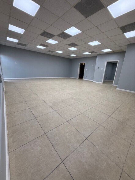 More Photos Of 401-415 Edgebrook Dr, Houston Unknown For Lease