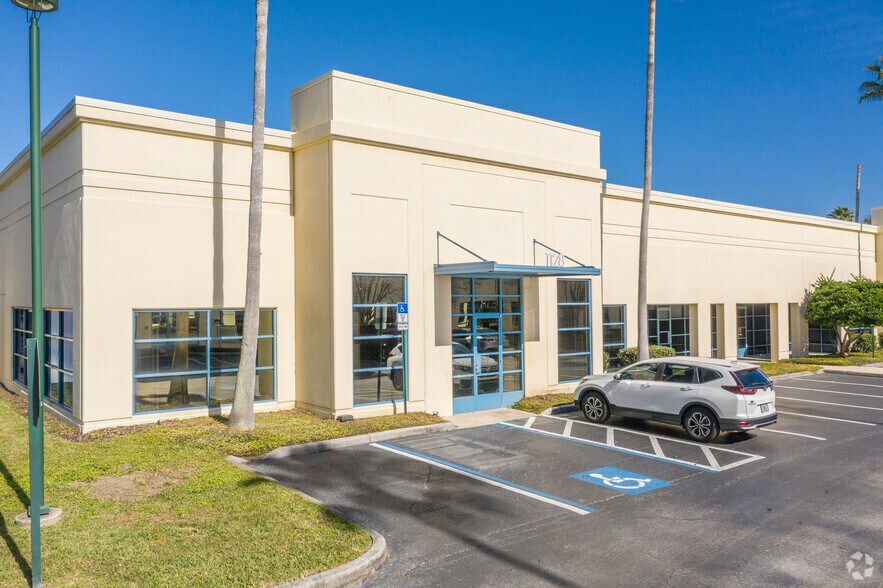 Primary Photo Of 1120-1128 Celebration Blvd, Celebration Office For Lease