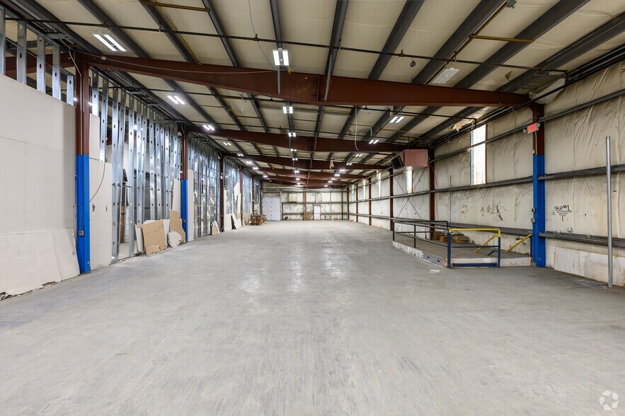 More Photos Of 334 County Route 49, Middletown Warehouse For Lease