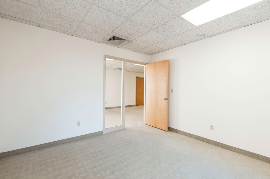 More Photos Of 333 North Ave, Wakefield Office For Lease