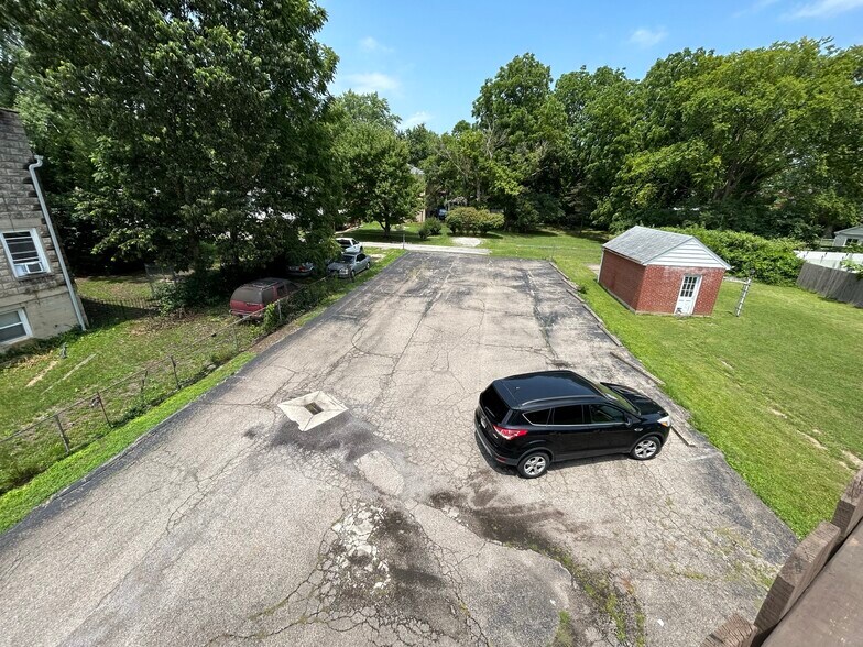 More Photos Of 6112 Benneville St, Cincinnati Freestanding For Sale