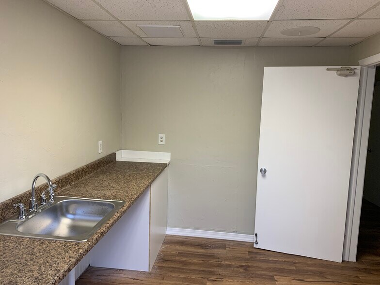 More Photos Of 11520 Oakhurst Rd, Largo Medical For Lease