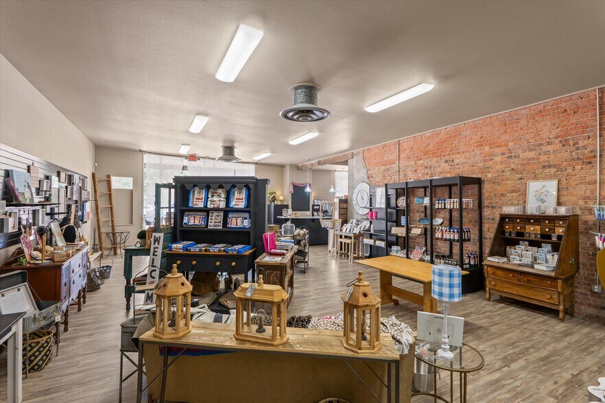 More Photos Of 112 Austin Ave, Lamesa General Retail For Sale