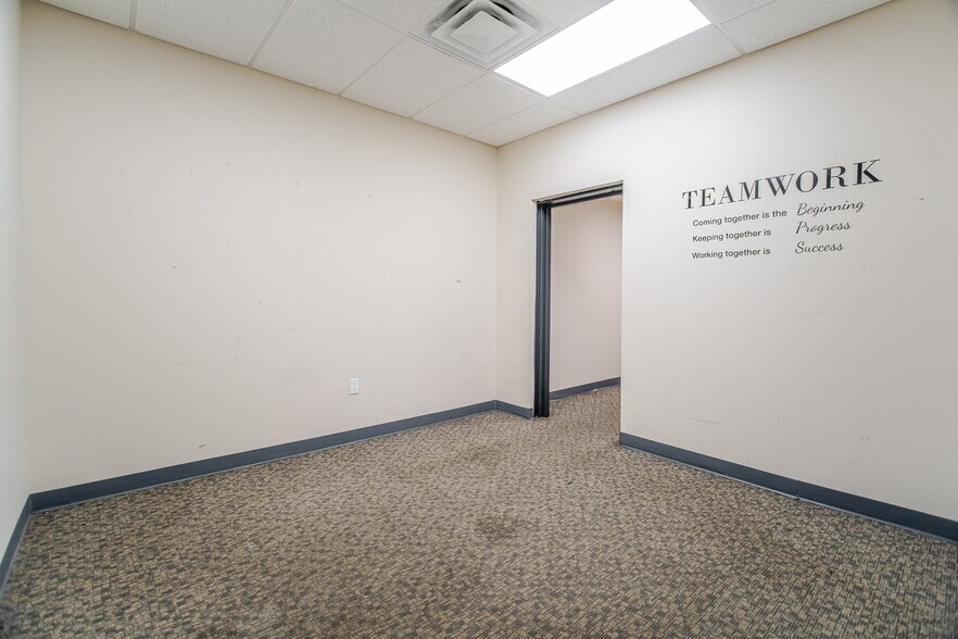 More Photos Of 1015 NW 72nd St, Miami Warehouse For Sale