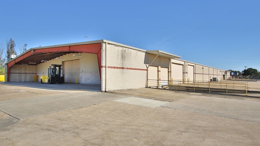 More Photos Of 16330 Central Green Blvd, Houston Unknown For Lease
