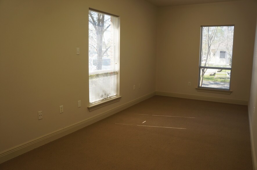 More Photos Of 801 Asbury Dr, Mandeville Office For Lease