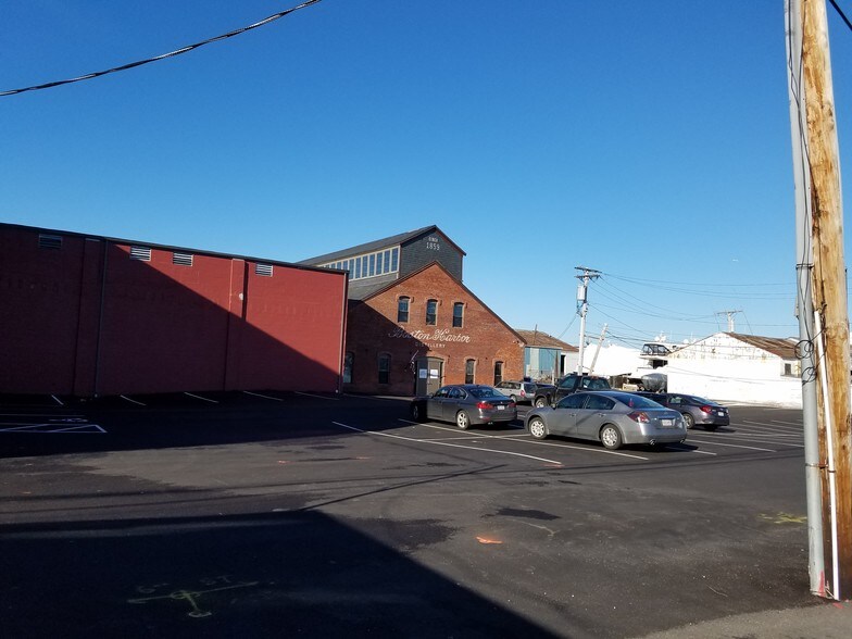 More Photos Of 12-16 Ericsson St, Boston Warehouse For Lease