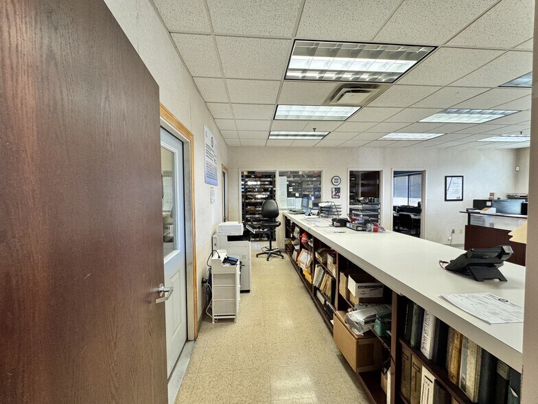 More Photos Of 450 N Enterprise Blvd, Lebanon Warehouse For Sale