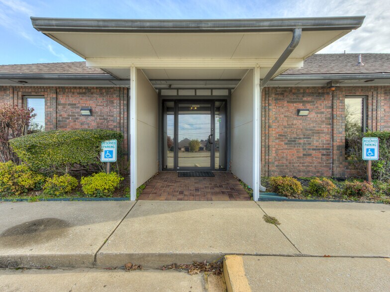 Primary Photo Of 9700 S S Pennsylvania Ave, Oklahoma City Medical For Lease