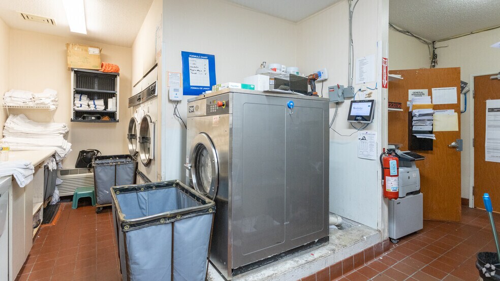More Photos Of 5200 Cardinal Square Blvd, Saginaw Hotel For Sale