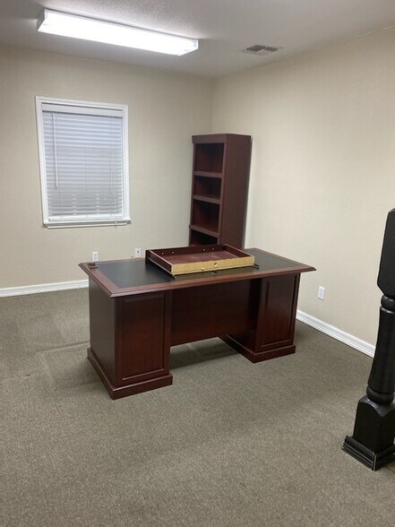 More Photos Of 1011 Santa Fe St, Corpus Christi Office For Sale