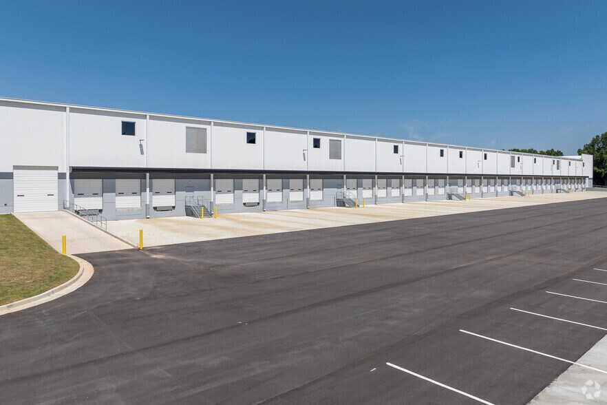 More Photos Of Jessie Cronic Rd & I-85, Braselton Unknown For Lease