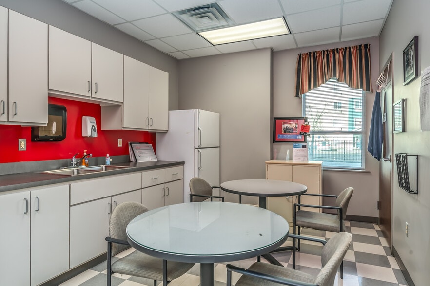 More Photos Of 5015 Woods Crossing Rd, Montgomery Office For Sale