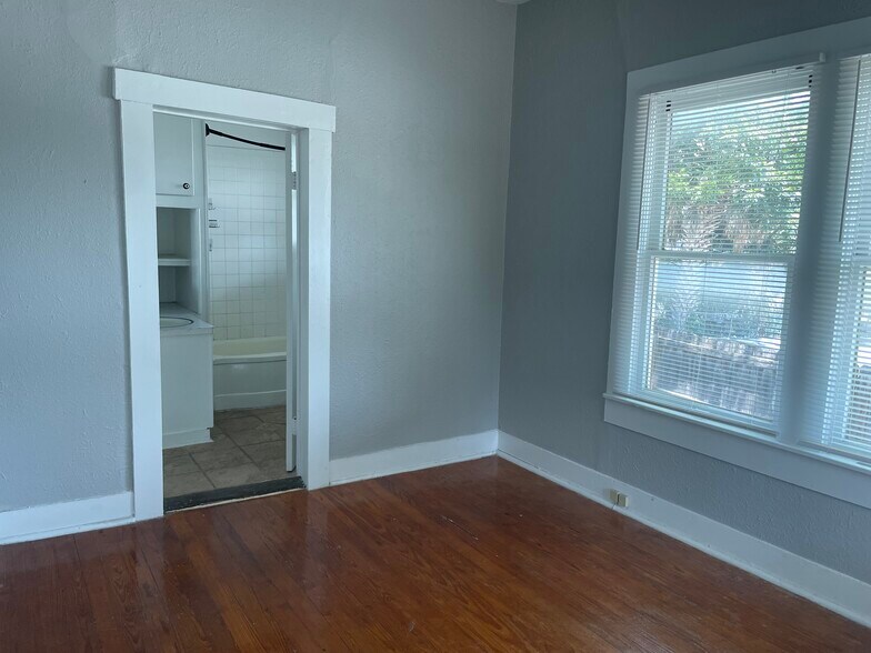 More Photos Of 105 Willim St, San Antonio Medical For Lease