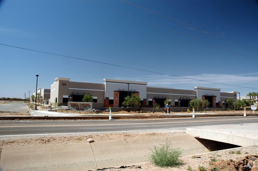 More Photos Of 2221 W Pecos Rd, Chandler Warehouse For Lease
