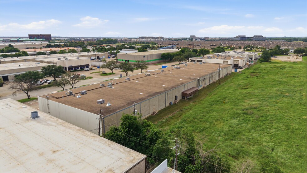 More Photos Of 2425 McIver Ln, Carrollton Warehouse For Lease