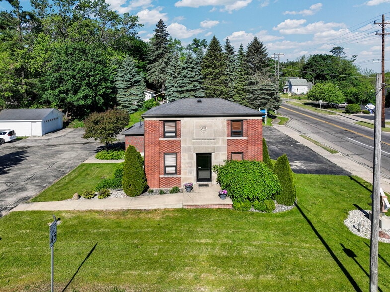 More Photos Of 1104 S Mitchell St, Cadillac Office For Sale
