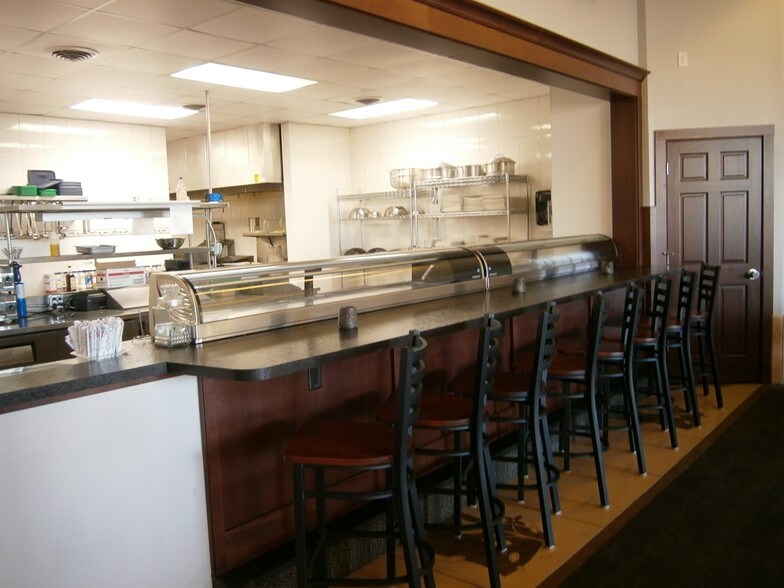 More Photos Of 940 Hansen Rd, Green Bay Storefront For Lease