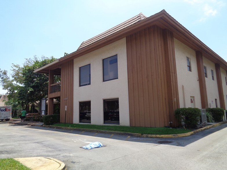 More Photos Of 7800 W Oakland Park Blvd, Sunrise Medical For Lease