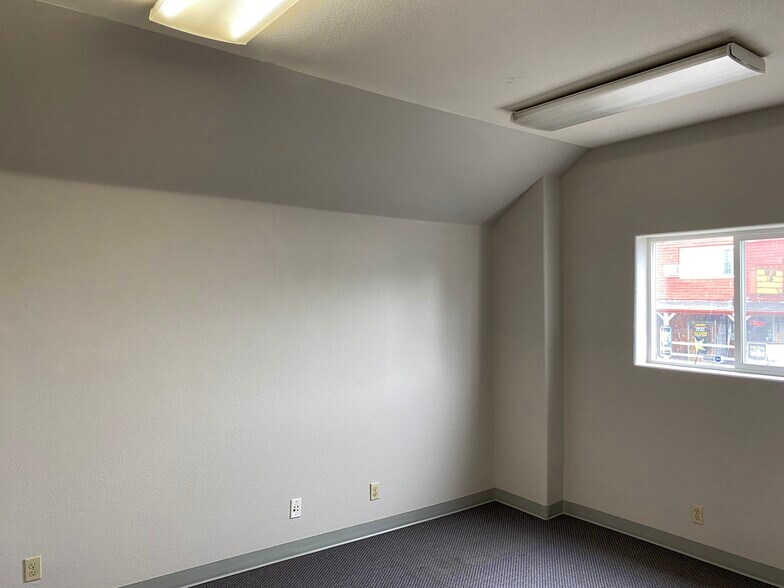 More Photos Of 15403 NE Caples Rd, Brush Prairie Warehouse For Lease