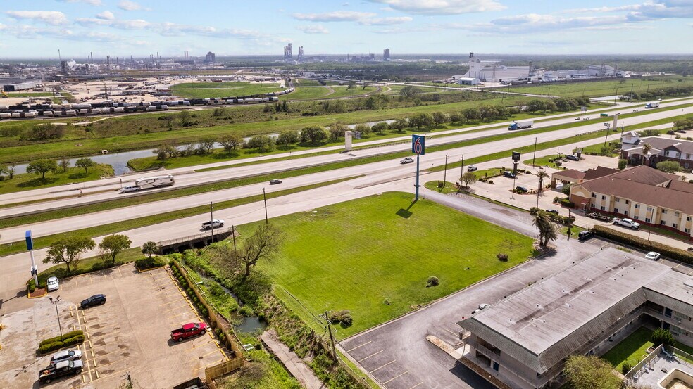 More Photos Of 1000 Highway 332, Clute Land For Sale