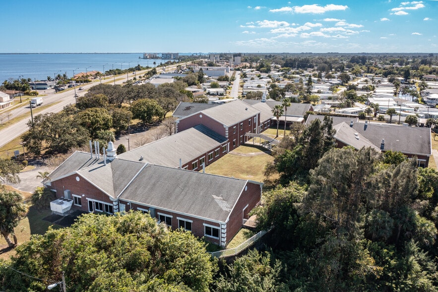 More Photos Of 4400 Dixie Hwy NE, Palm Bay Schools For Sale