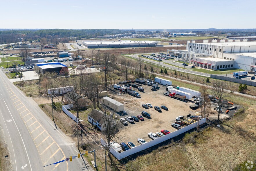 More Photos Of 25119-25137 Arcola Mills Dr, Sterling Land For Lease