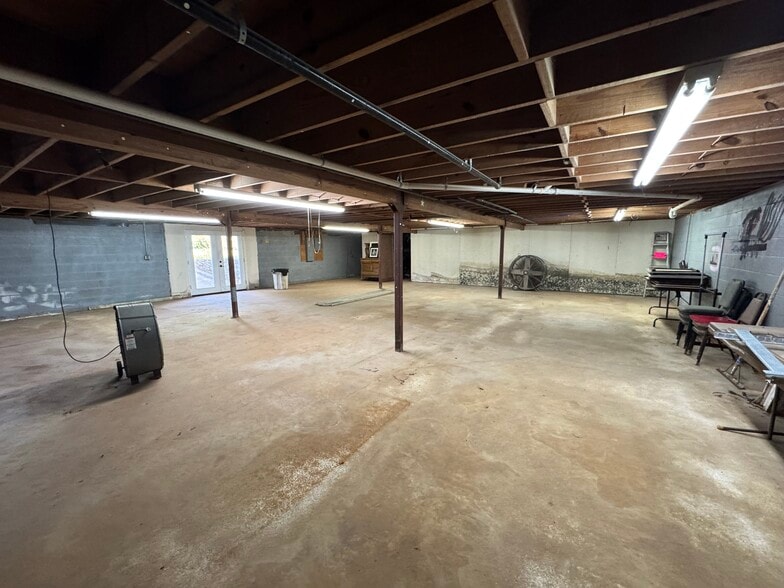 More Photos Of 2130 Country Club Rd, Palestine Golf Course Driving Range For Sale