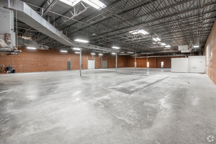 More Photos Of 619-627 Anderson St, Charlotte Light Distribution For Lease