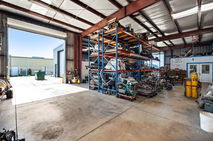More Photos Of 2640 Avenue of the Americas St, Englewood Warehouse For Sale