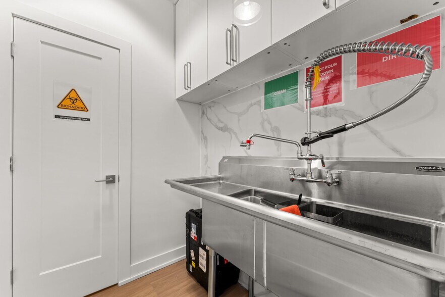 More Photos Of 21 Camden St, Toronto Office For Sale
