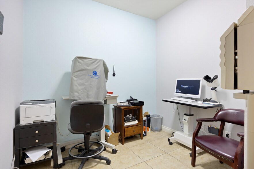 More Photos Of 71956 Magnesia Falls Dr, Rancho Mirage Medical For Sale