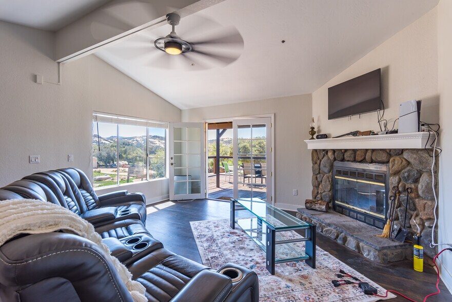 More Photos Of 19191 High Glen Rd, Alpine Specialty For Sale