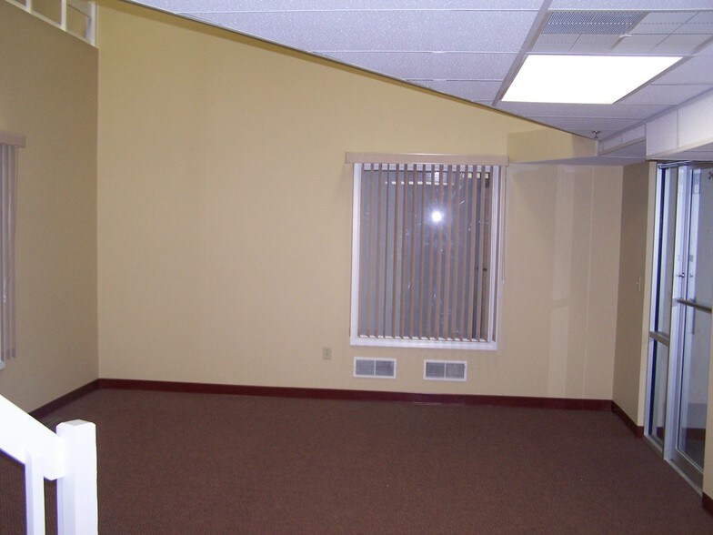 More Photos Of 32 W Loockerman St, Dover Office For Lease