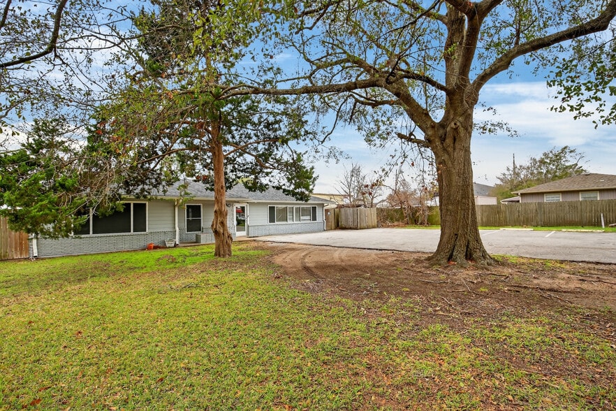 More Photos Of 5109 E 5th St, Katy Storefront Retail Office For Sale