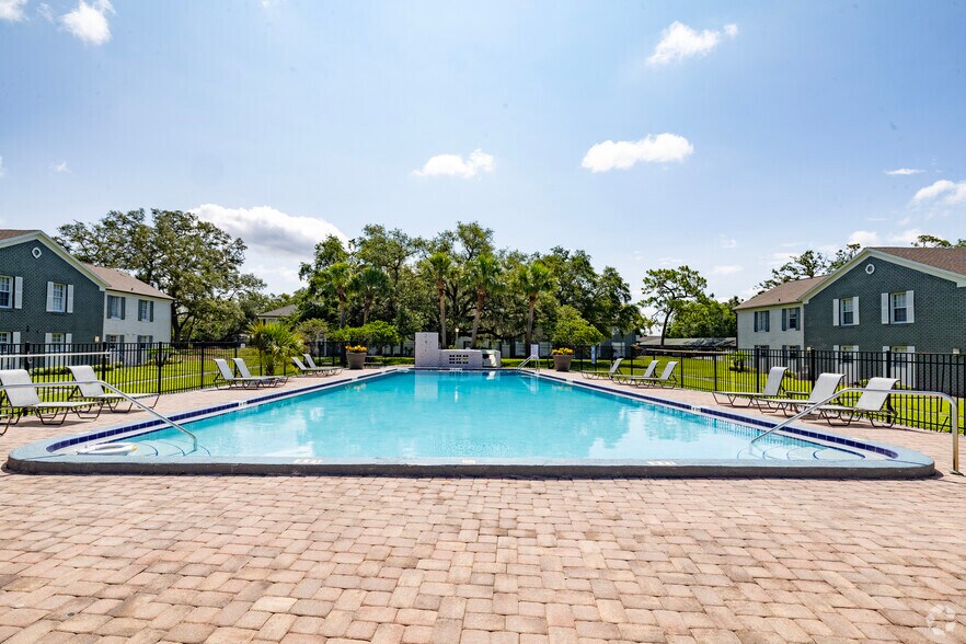 More Photos Of 6900 Concord Dr, Tampa Apartments For Sale