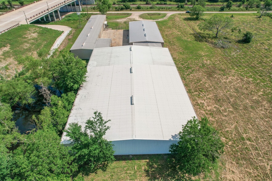 More Photos Of 7002 Bissell Rd, Manvel Manufacturing For Lease