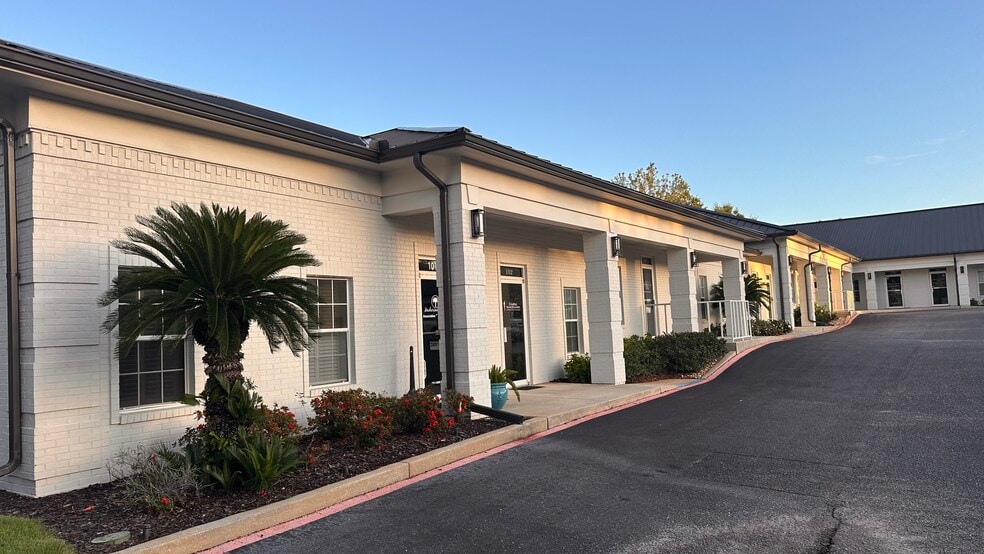 More Photos Of 1544 W 2nd St, Gulf Shores Office For Lease