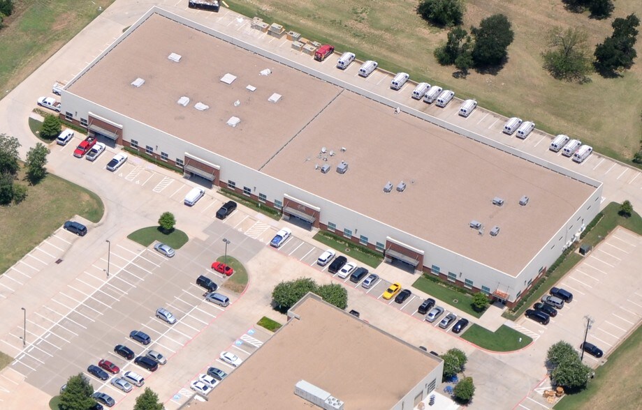 More Photos Of 1861 Valley View Ln, Farmers Branch Showroom For Lease