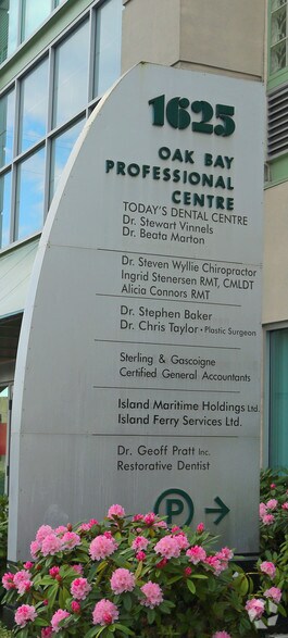 More Photos Of 1625 Oak Bay Ave, Victoria Office For Sale