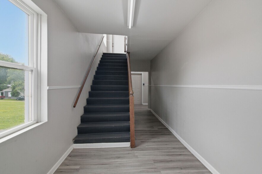 More Photos Of 303 S Poplar St, Paris Apartments For Sale