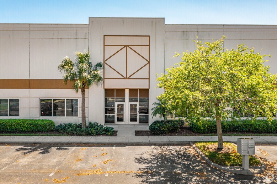 More Photos Of 12600 Westlinks Dr, Fort Myers Warehouse For Lease