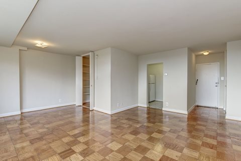 More Photos Of 5055 Seminary Rd, Alexandria Apartments For Lease