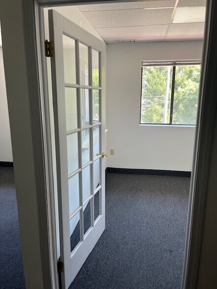 More Photos Of 171 Market Sq, Newington Office For Sale
