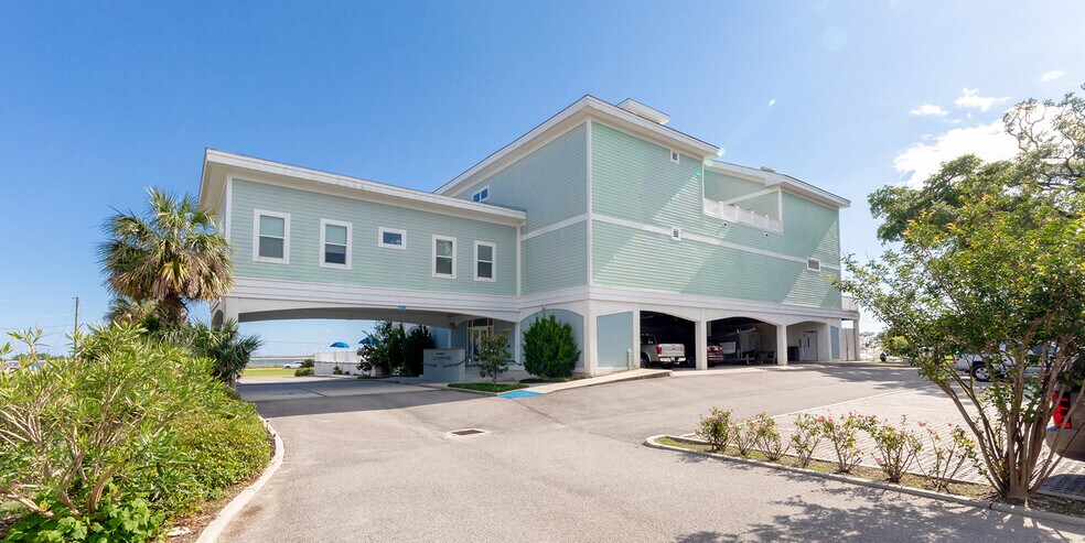 More Photos Of 408 Beach Blvd, Biloxi Freestanding For Sale