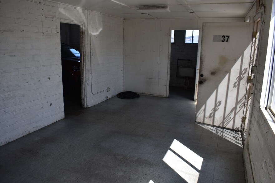 More Photos Of 4937-4951 Mason St, South Gate Warehouse For Lease