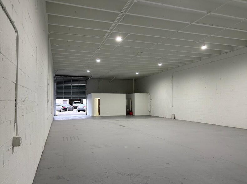 More Photos Of 7004-7018 SW 4th St, Miami Warehouse For Lease